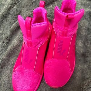 running shoes • puma